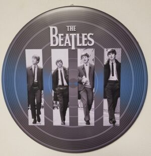 The Beatles rond reclamebord van metaal met reliëf