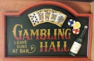 Gambling hall houten pubbord fles kaarten