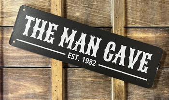 The Man Cave reclamebord