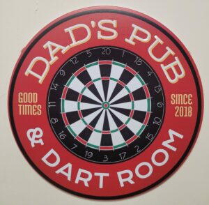 Dad's Pub dart room rond