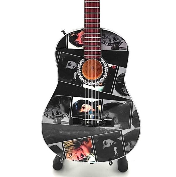 Mini Gitaar The Beatles zwart kleur foto collage 25cm