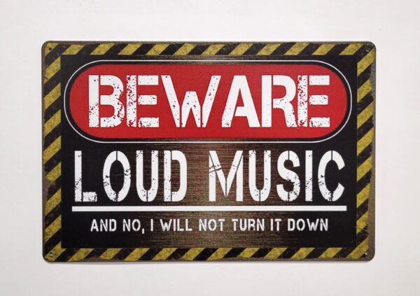 Beware Loud Music wandbord van metaal