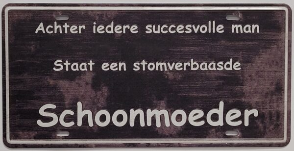 Succesvolle man stomverbaasde schoonmoeder metalen wandbord